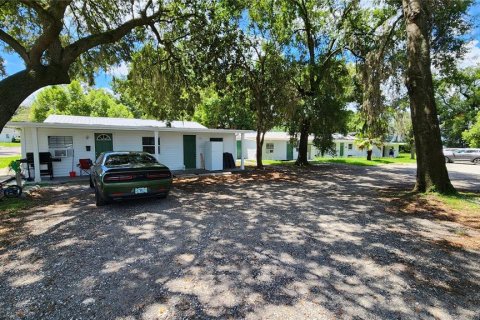 Propiedad comercial en venta en Plant City, Florida, 8 dormitorios, 309.92 m2 № 1900930 - foto 1