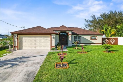 Villa ou maison à Lehigh Acres, Floride 4 chambres, 148.64 m2 № 2042044