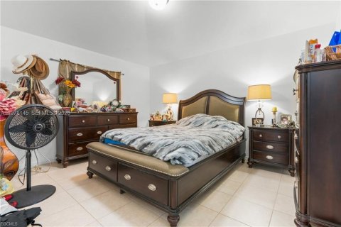 Villa ou maison à vendre à Lehigh Acres, Floride: 4 chambres, 148.64 m2 № 2042044 - photo 8