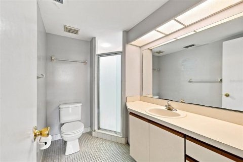 Condo in Largo, Florida, 2 bedrooms  № 2100067 - photo 20
