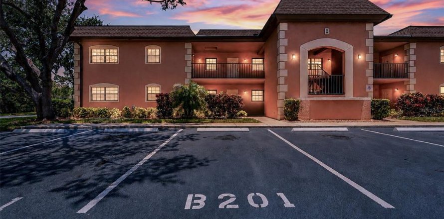 Condo in Largo, Florida, 2 bedrooms  № 2100067