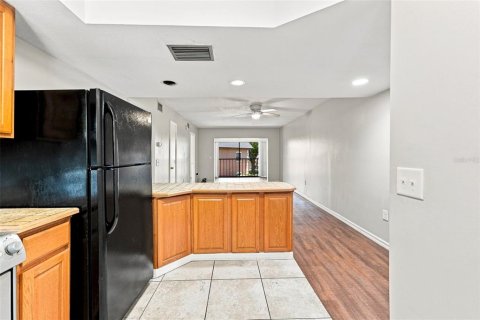Condo in Largo, Florida, 2 bedrooms  № 2100067 - photo 12