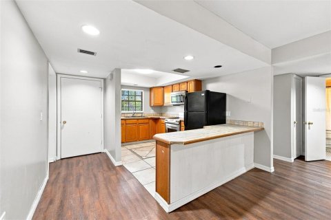 Condo in Largo, Florida, 2 bedrooms  № 2100067 - photo 8