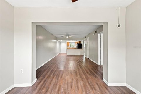 Condo in Largo, Florida, 2 bedrooms  № 2100067 - photo 16