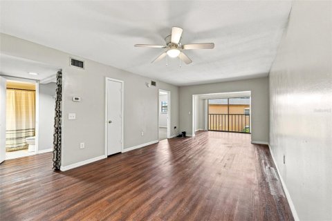 Condo in Largo, Florida, 2 bedrooms  № 2100067 - photo 13
