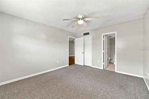 Condo in Largo, Florida, 2 bedrooms  № 2100067 - photo 19