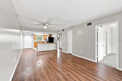 Condo in Largo, Florida, 2 bedrooms  № 2100067 - photo 14