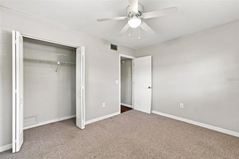 Condo in Largo, Florida, 2 bedrooms  № 2100067 - photo 26