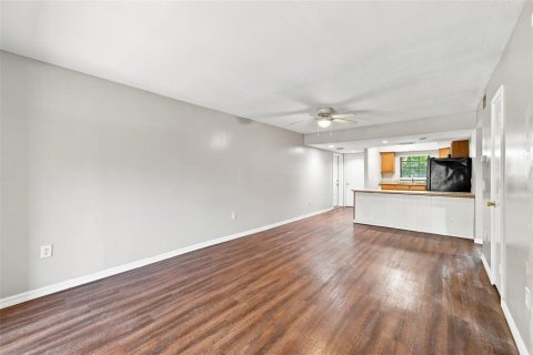 Condo in Largo, Florida, 2 bedrooms  № 2100067 - photo 17