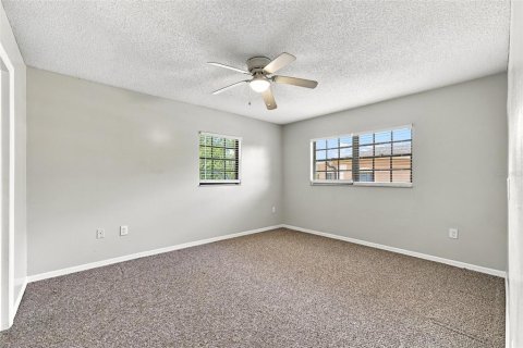 Condo in Largo, Florida, 2 bedrooms  № 2100067 - photo 18