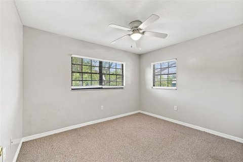 Condo in Largo, Florida, 2 bedrooms  № 2100067 - photo 25