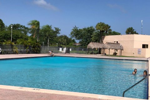 Condo in Miami, Florida, 2 bedrooms  № 2068106 - photo 10