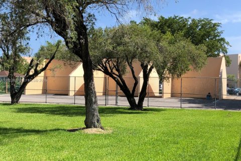 Condo in Miami, Florida, 2 bedrooms  № 2068106 - photo 12