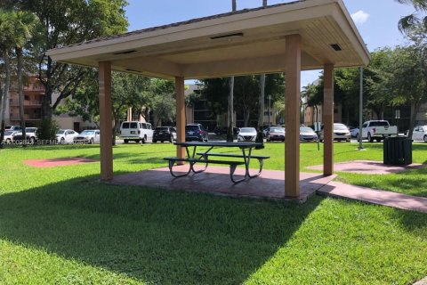 Condo in Miami, Florida, 2 bedrooms  № 2068106 - photo 13