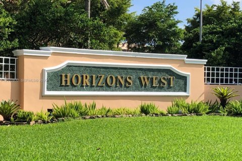 Condo in Miami, Florida, 2 bedrooms  № 2068106