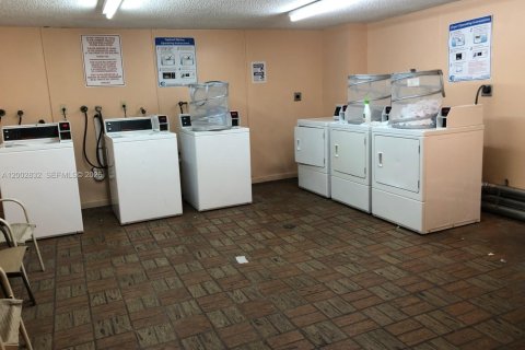 Condo in Miami, Florida, 2 bedrooms  № 2068106 - photo 7