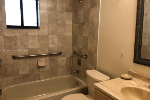 Condo in Miami, Florida, 2 bedrooms  № 2068106 - photo 4