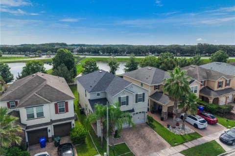 House in Kissimmee, Florida 4 bedrooms, 217.21 sq.m. № 2319121 - photo 4