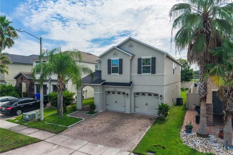 House in Kissimmee, Florida 4 bedrooms, 217.21 sq.m. № 2319121 - photo 5