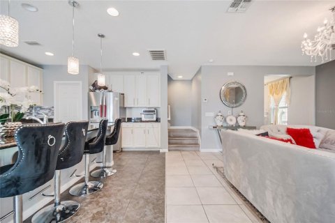 House in Kissimmee, Florida 4 bedrooms, 217.21 sq.m. № 2319121 - photo 11