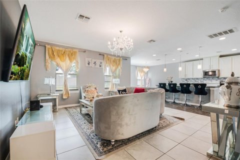 House in Kissimmee, Florida 4 bedrooms, 217.21 sq.m. № 2319121 - photo 10