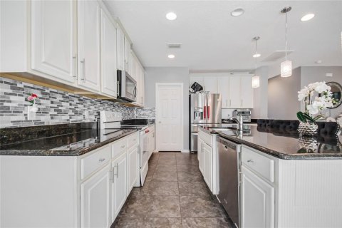 House in Kissimmee, Florida 4 bedrooms, 217.21 sq.m. № 2319121 - photo 15
