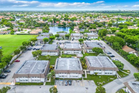 Appartement à louer à Miami, Floride: 2 chambres, 75.44 m2 № 1986682 - photo 18