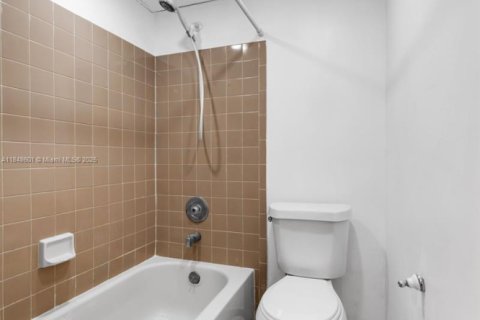 Appartement à louer à Miami, Floride: 2 chambres, 75.44 m2 № 1986682 - photo 15