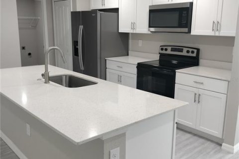 House in North Port, Florida 4 bedrooms, 144.74 sq.m. № 1914400 - photo 8