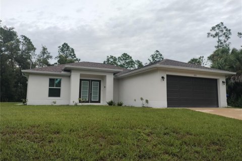 House in North Port, Florida 4 bedrooms, 144.74 sq.m. № 1914400 - photo 1