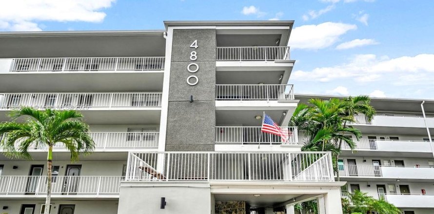 Condominio en Hollywood, Florida, 2 dormitorios  № 1939072