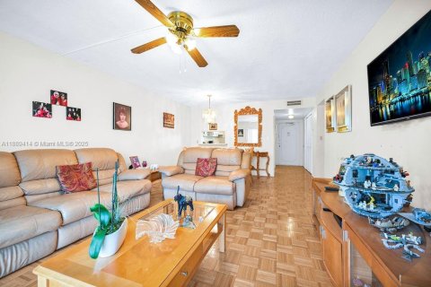 Condominio en venta en Hollywood, Florida, 2 dormitorios, 92.16 m2 № 1939072 - foto 8