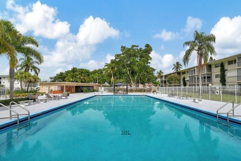 Condominio en venta en Hollywood, Florida, 2 dormitorios, 92.16 m2 № 1939072 - foto 21