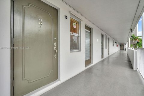 Condominio en venta en Hollywood, Florida, 2 dormitorios, 92.16 m2 № 1939072 - foto 3