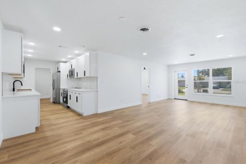 Villa ou maison à vendre à Venice, Floride: 4 chambres, 166.67 m2 № 2203161 - photo 8