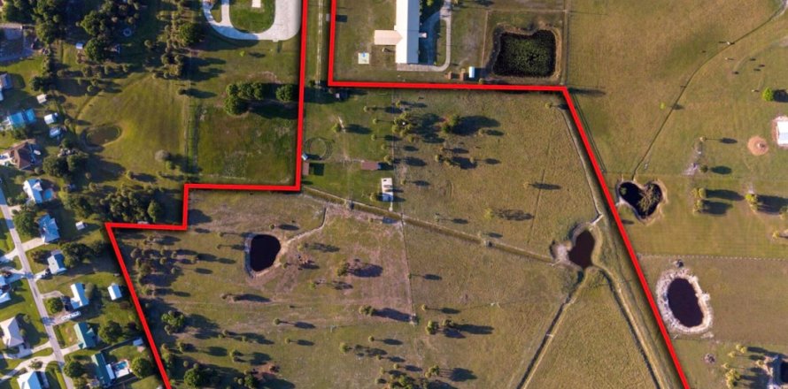 Propiedad comercial en Okeechobee, Florida № 2147106