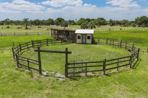 Propiedad comercial en venta en Okeechobee, Florida № 2147106 - foto 13