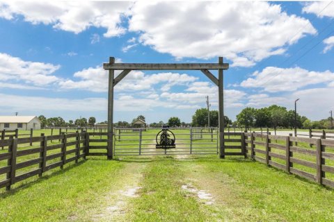 Propiedad comercial en venta en Okeechobee, Florida № 2147106 - foto 3