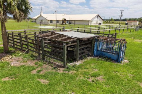 Propiedad comercial en venta en Okeechobee, Florida № 2147106 - foto 8
