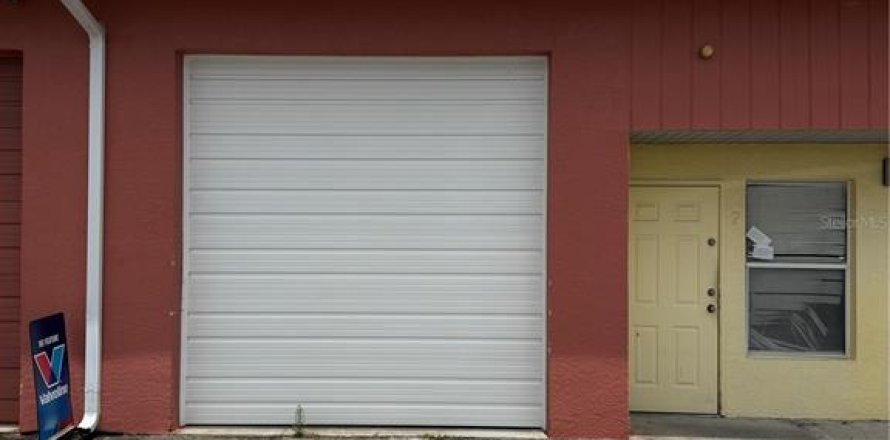 Commercial property in Port Charlotte, Florida № 1901352