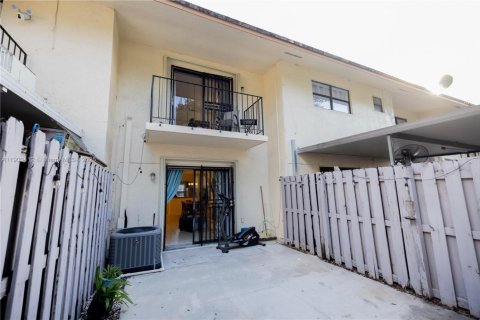 Touwnhouse à vendre à Miami, Floride: 2 chambres, 85.47 m2 № 2015400 - photo 18