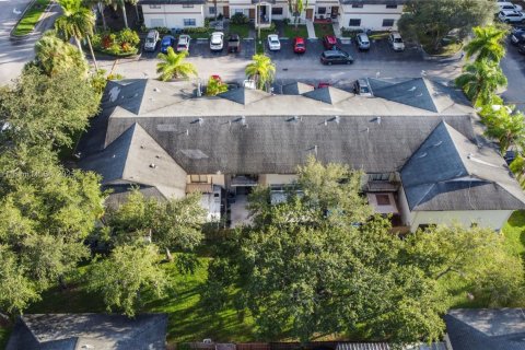 Touwnhouse à vendre à Miami, Floride: 2 chambres, 85.47 m2 № 2015400 - photo 7