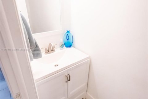 Touwnhouse à vendre à Miami, Floride: 2 chambres, 85.47 m2 № 2015400 - photo 13