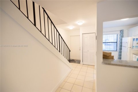 Townhouse in Miami, Florida 2 bedrooms, 85.47 sq.m. № 2015400