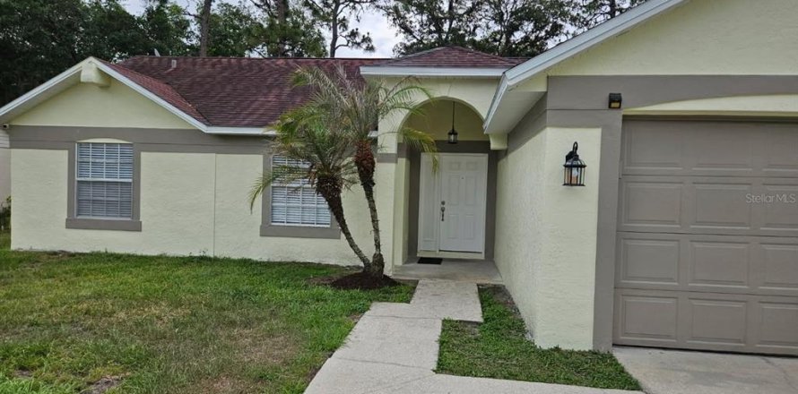 House in Orlando, Florida 3 bedrooms, 131.64 sq.m. № 2218659
