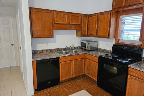 House in Orlando, Florida 3 bedrooms, 131.64 sq.m. № 2218659 - photo 7