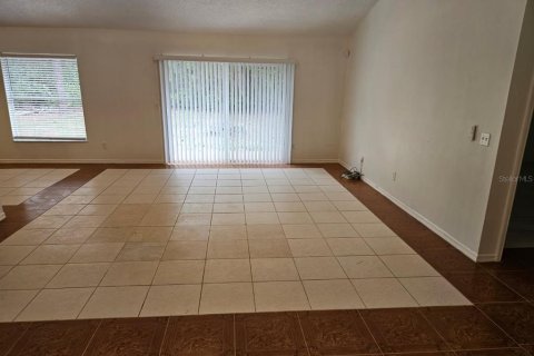 House in Orlando, Florida 3 bedrooms, 131.64 sq.m. № 2218659 - photo 9