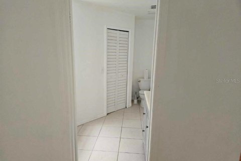 House in Orlando, Florida 3 bedrooms, 131.64 sq.m. № 2218659 - photo 13