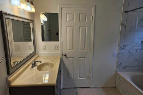 House in Orlando, Florida 3 bedrooms, 131.64 sq.m. № 2218659 - photo 17