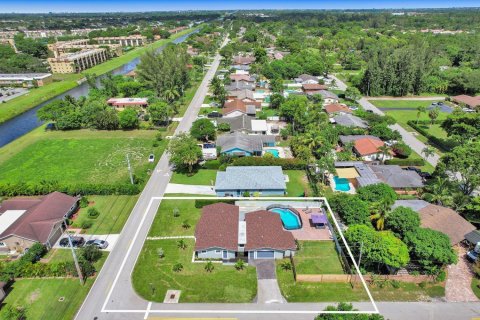 Снять в аренду виллу или дом в Коконат Крик, Флорида 5 спален, 232.26м2, № 1079744 - фото 1
